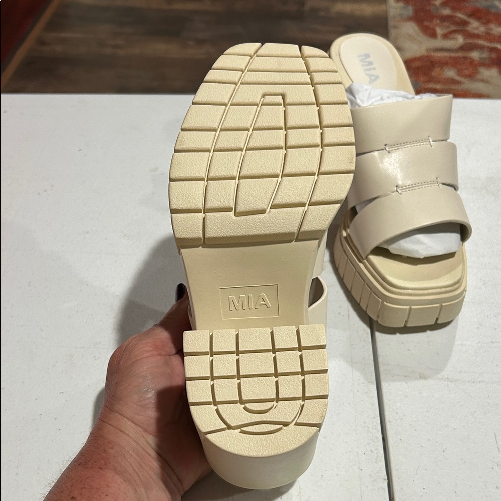 MIA Cream Triple-Strap Platform Mules New - Picture 4 of 4
